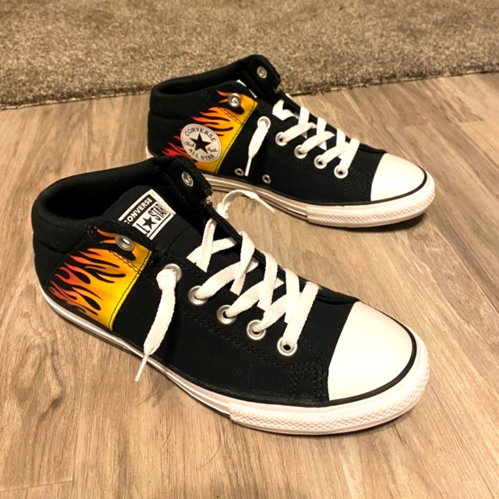 Converse Flames Fire 🔥 size 6 youth All Stars no tie lace Like New